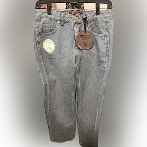 NWT women’s size 4P, Lee Riveted Ultimate 5, straight leg jean